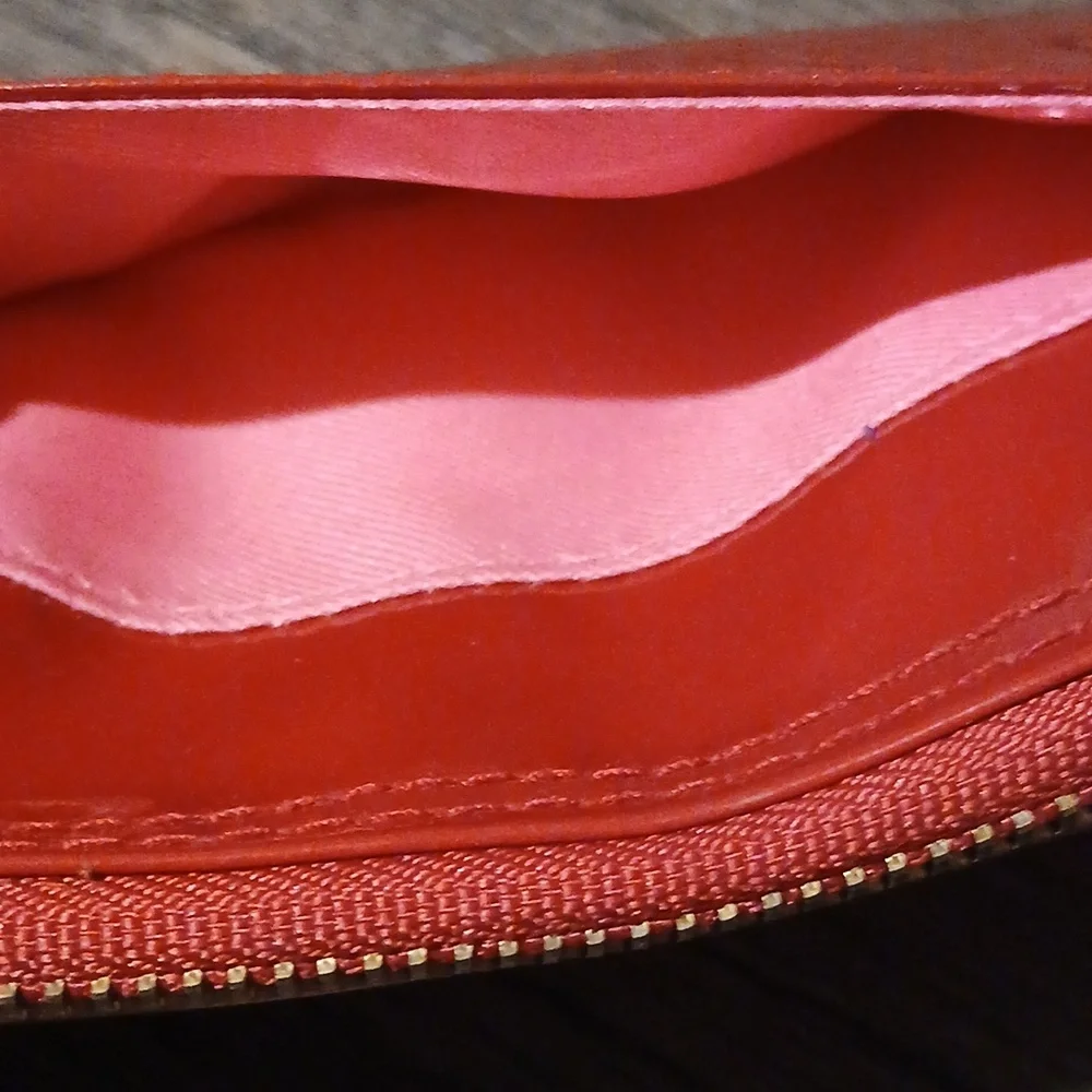 Victoria Secret Red Patent Leather/Pleather Wallet Pink Interior Sweet! - Picture 4 of 5